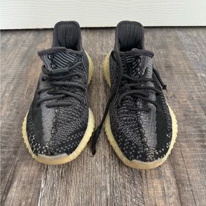 Adidas Yeezy boost 350 V2 carbon